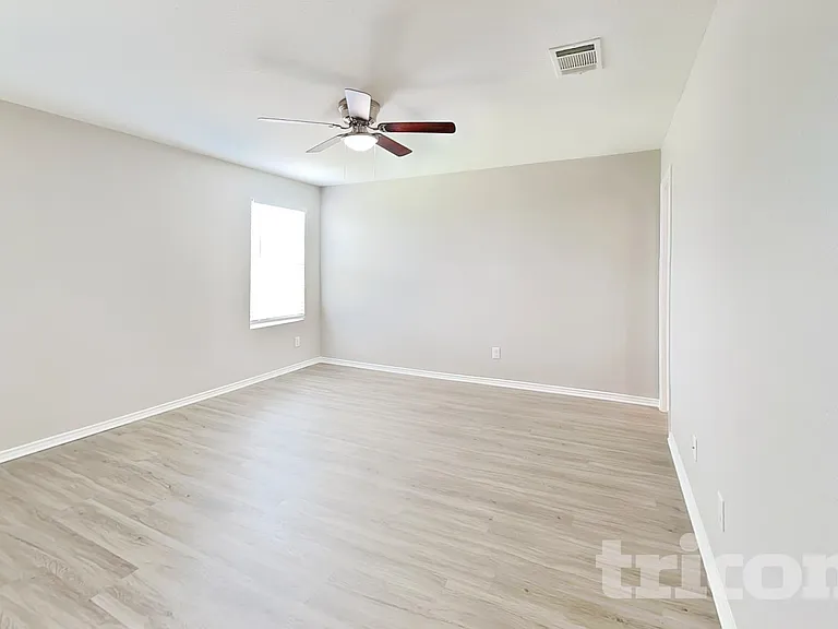 9736 Marbach Brk — Photo 5