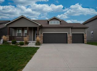 10429 Cary St, La Vista, NE 68128