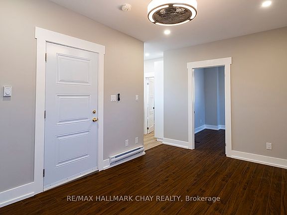 2nd image of 14 Queen St APT 2