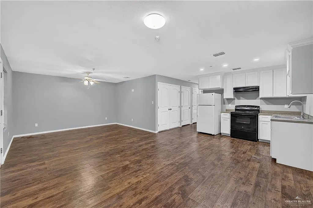 212 S Alex Ave — Photo 4