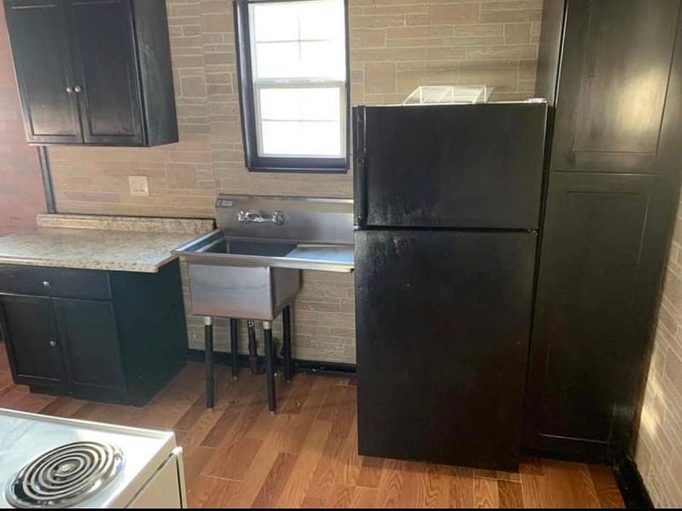 1st image of 1402 31st St
