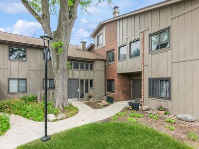 2S601 Enrico Fermi Ct #17-G, Warrenville, IL, 60555