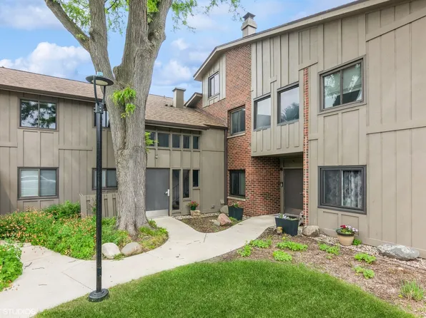 2S601 Enrico Fermi Ct #17-G, Warrenville, IL 60555
