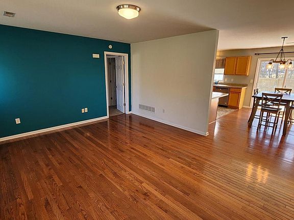 4th image of 125 East St