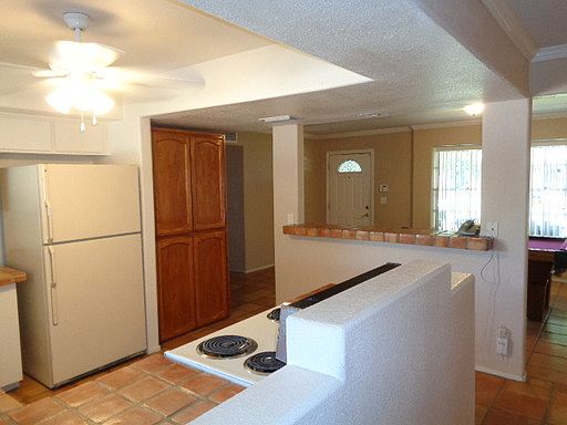 4th image of 1044 W Dixon St