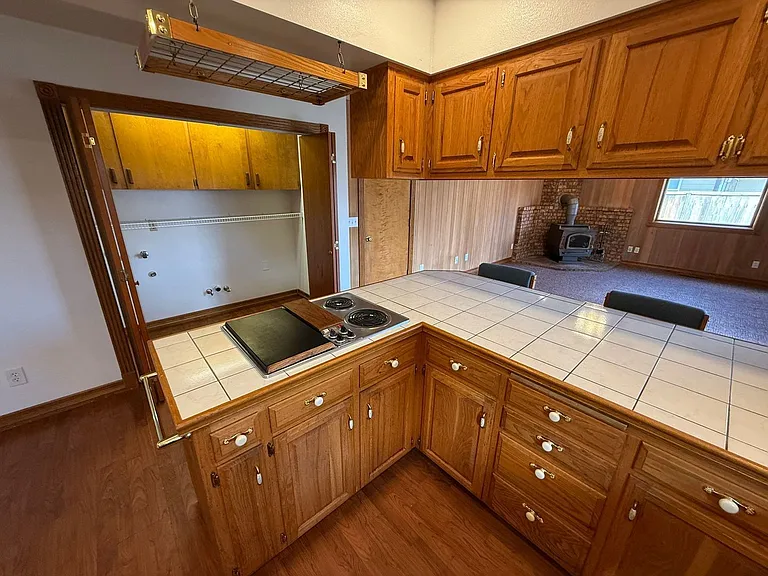 460 SE Conifer Pl — Photo 8