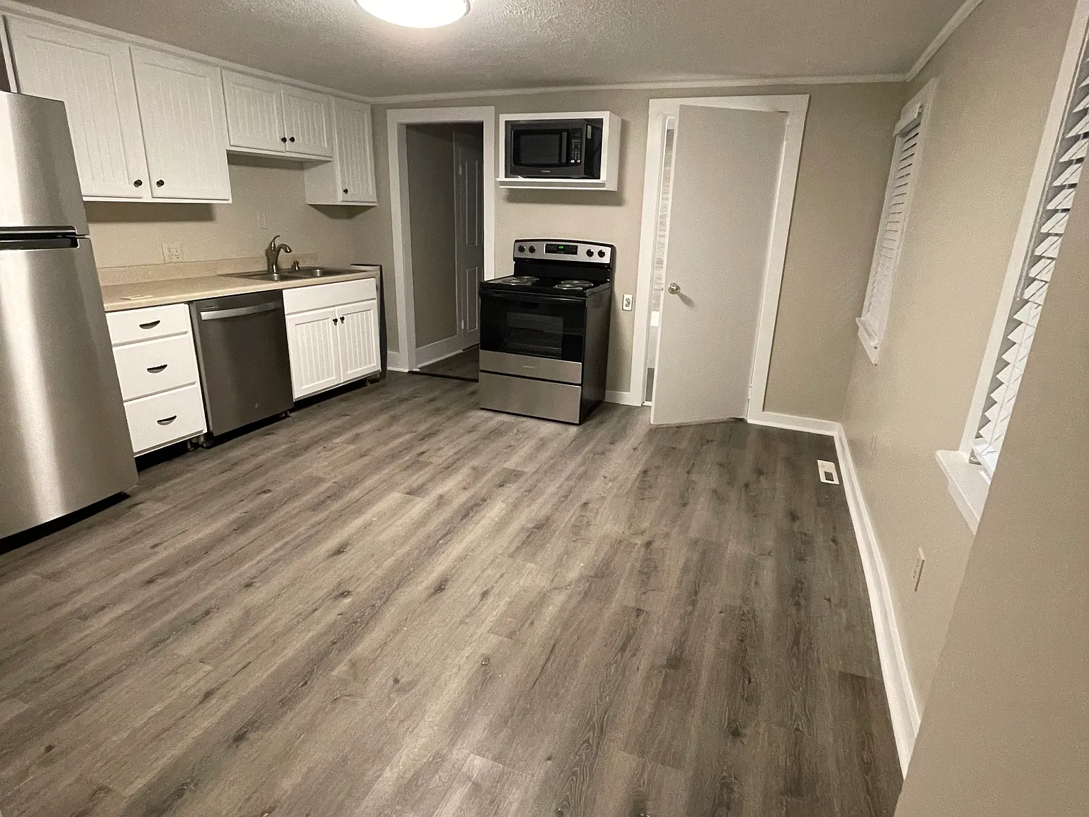 2 bed, 1000 sqft, $2,100 — Photo 2
