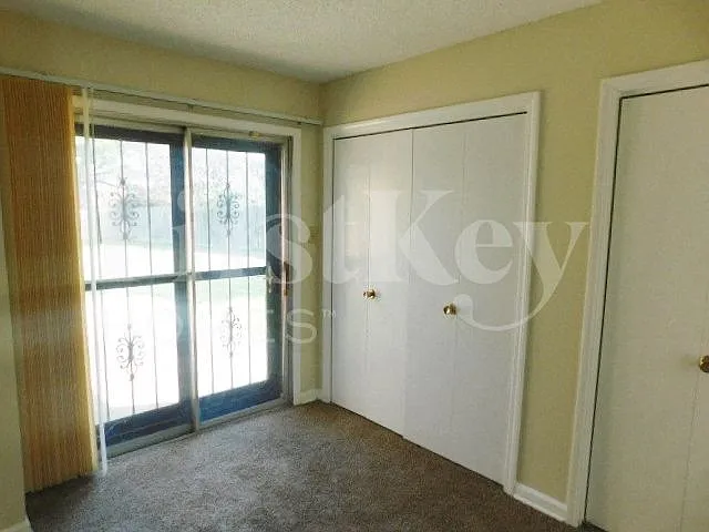 3034 Oak Allee St — Photo 8