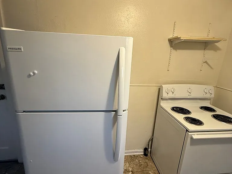 150 E Everett Ave — Photo 8