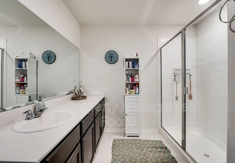 809 Meadow Wood Ln — Photo 13