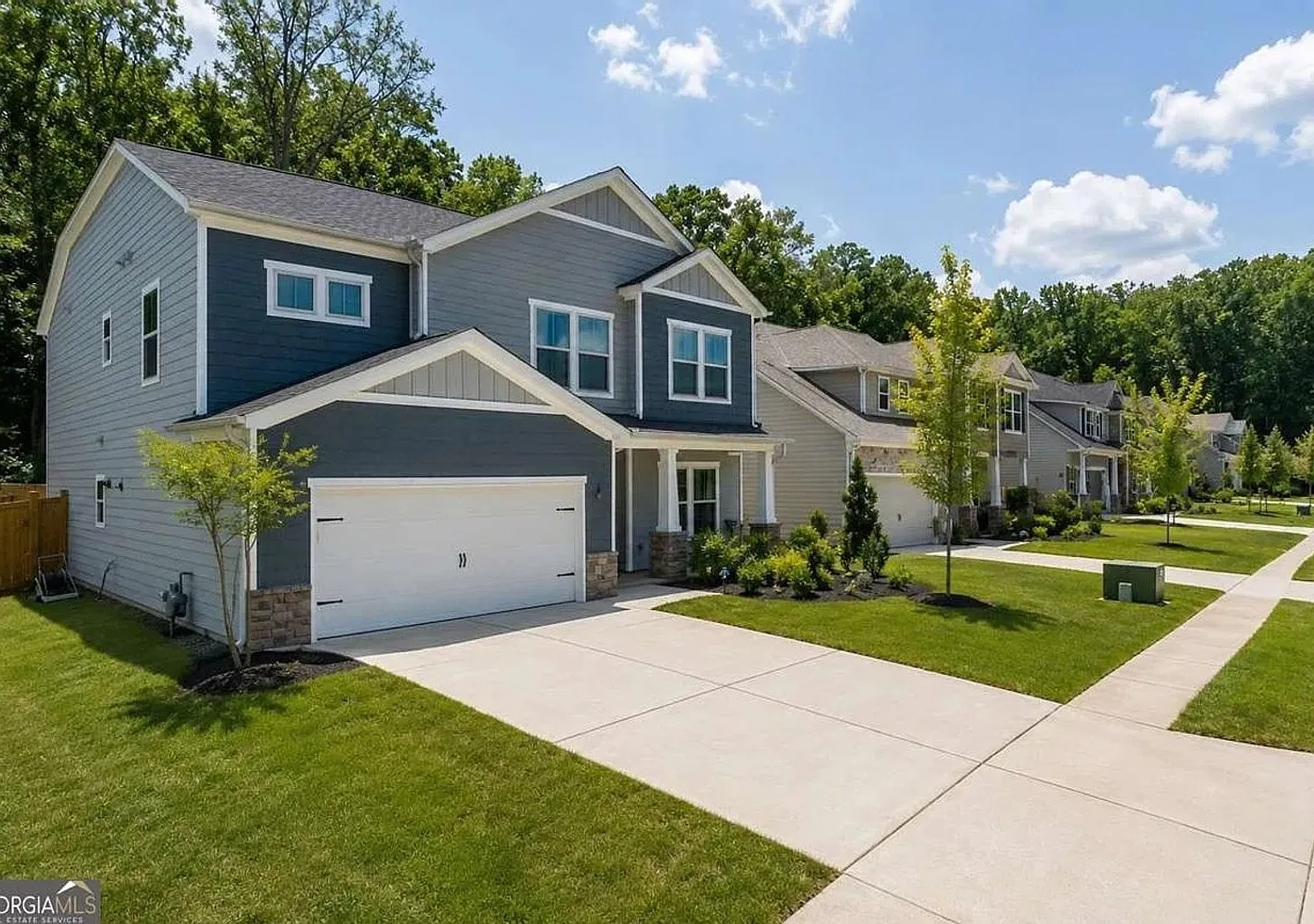 Spacious 5BR House in Mableton — Photo 1