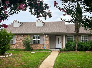918 Lesa Ln, Garland, TX 75042
