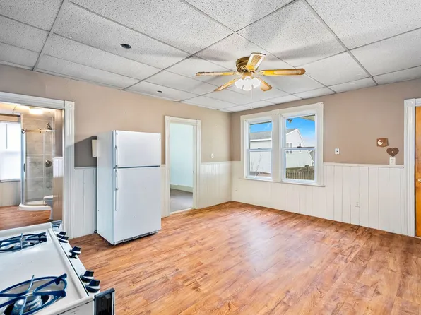 341 Burnside Ave, 341 Burnside Ave APT 2, Woonsocket, RI 02895