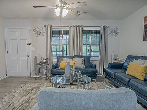 4th image of 5832 Gleneden Dr