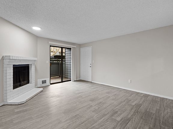 5th image of 18031 36th Ave W #P202