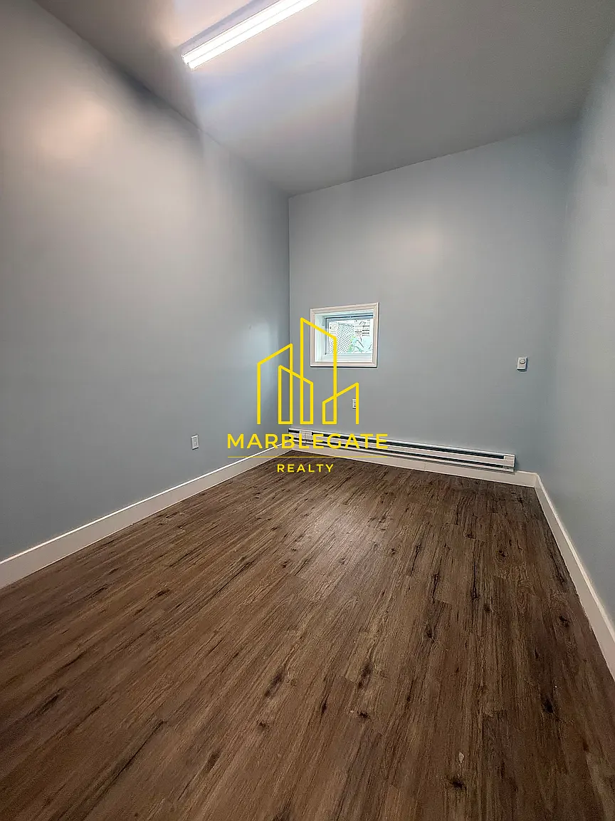 3 bed, 1.5 bath, 1050 sqft, $2,200 — Photo 3