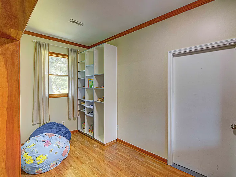 Dogwood Ln — Photo 17