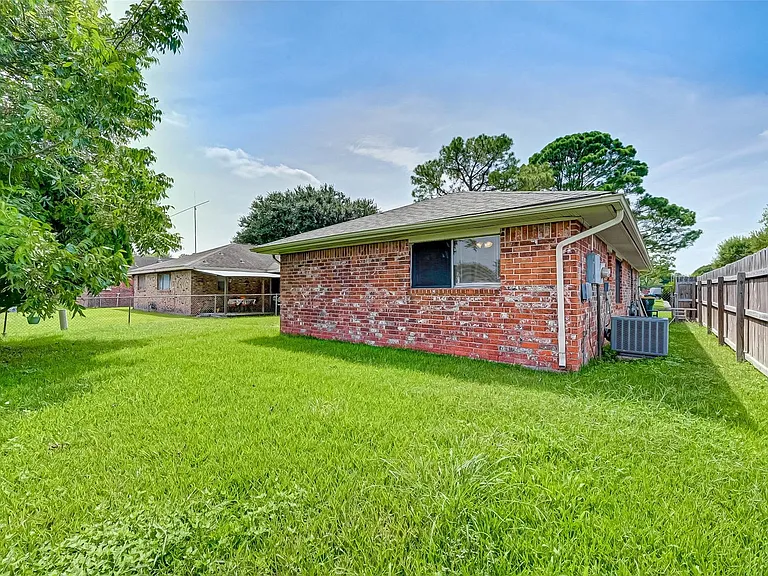 4739 Parkland St — Photo 34