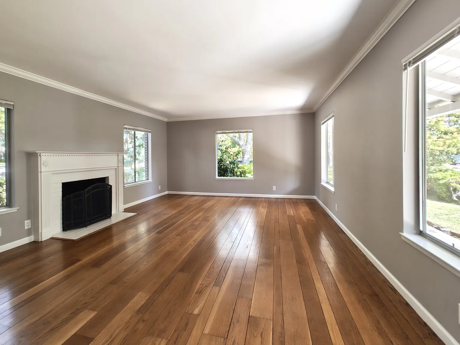 3 bed, 1599 sqft, $7,798 — Photo 2