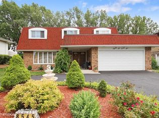 8545 W Sun Valley Dr, Palos Hills, IL