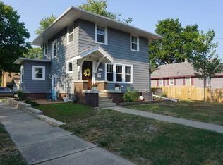 864 3rd St NW, Mason City, IA 50401