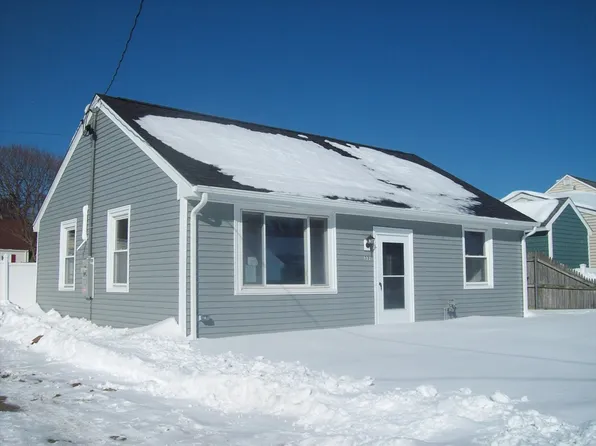 33 Hodges Ave, Somerset, MA 02725