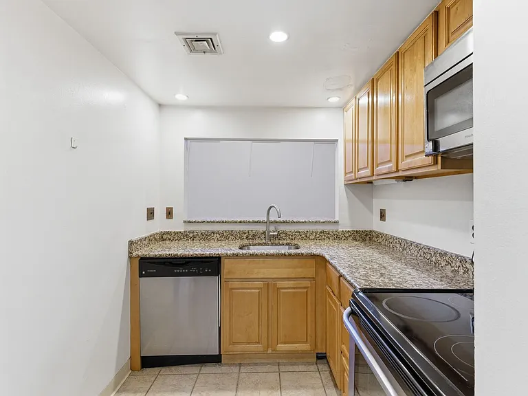 2837 Cambridge St #2 — Photo 8