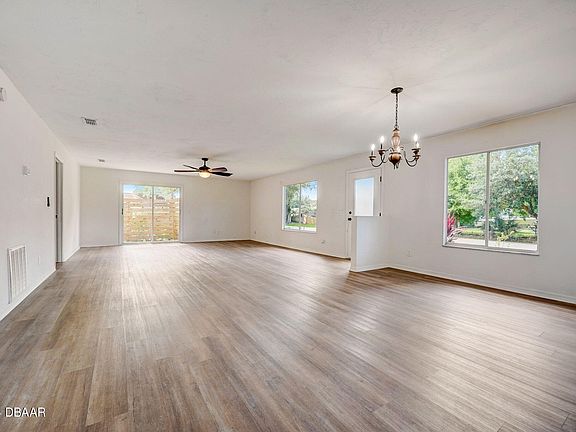 3rd image of 2604 Vista Palm Dr