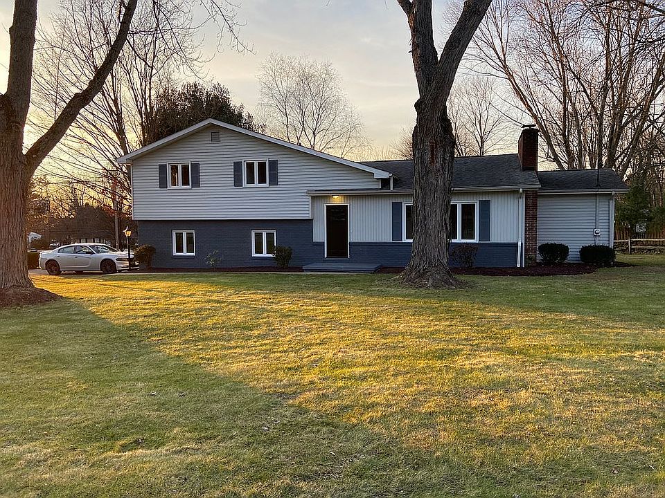 1st image of 8403 Deer Creek Ln NE
