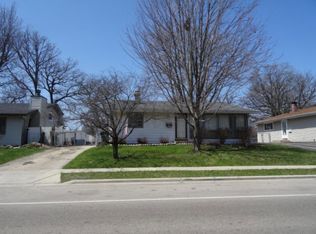 852 Monroe Ave, Carpentersville, IL 60110