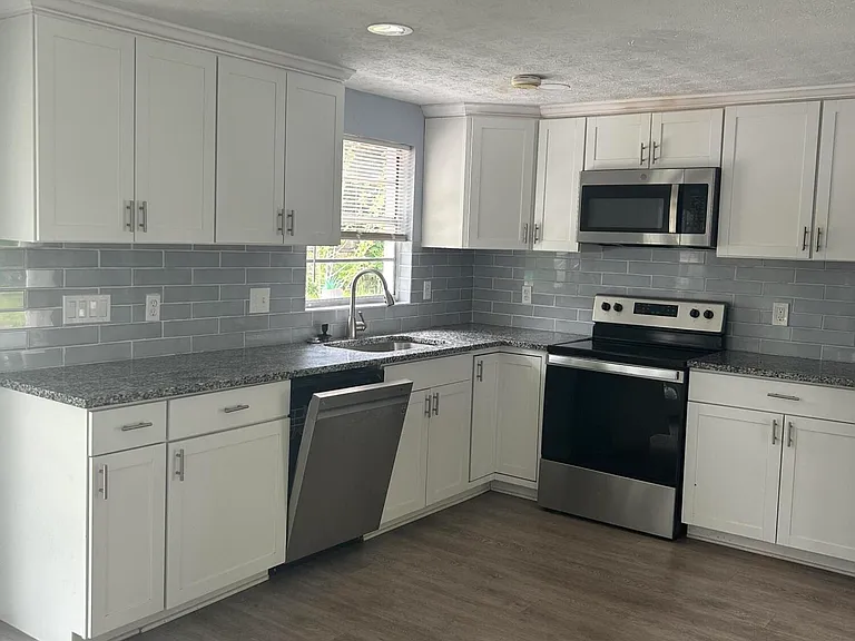 2834 Goldenrod Cir E — Photo 1