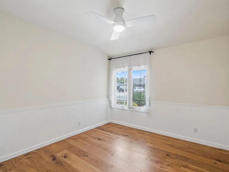 929 Junipero Dr — Photo 17