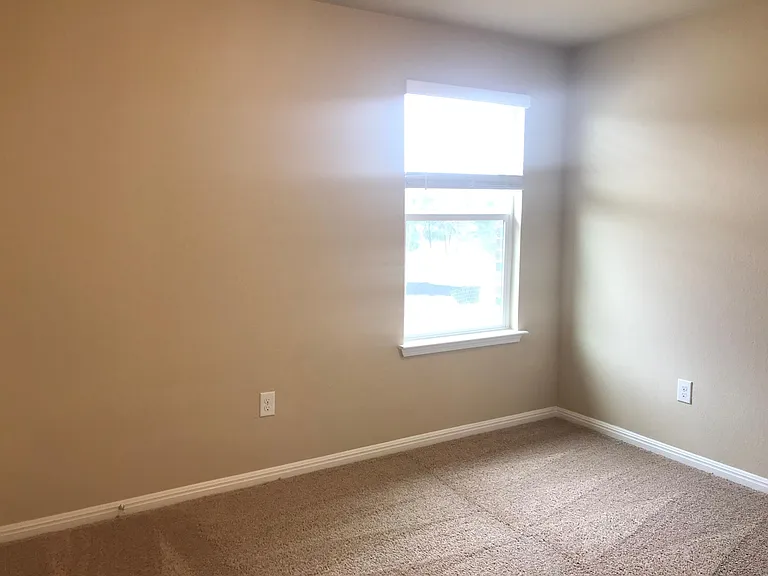 10704 Losoya Cv — Photo 18