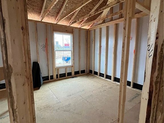 2nd image of 714 Hunters Run Dr