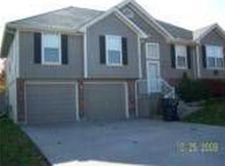112 NE Stonebridge Ct, Blue Springs, MO 64014
