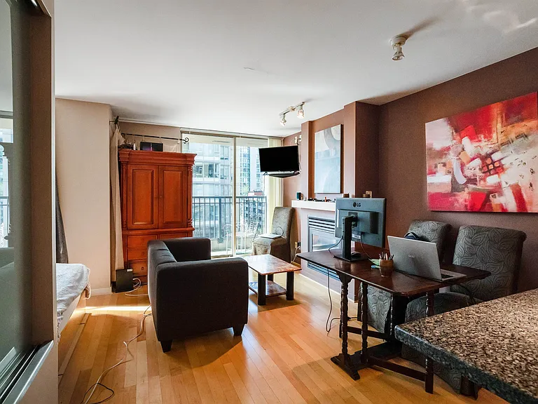 989 Richards St #708 — Photo 13