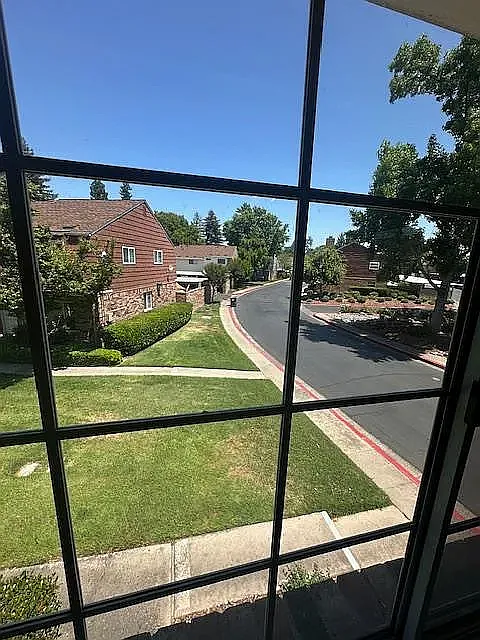 3 bed, 1.5 bath, 1116 sqft, $2,350 — Photo 3