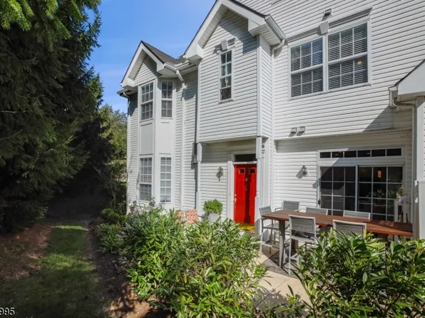 18 Timothy Ct #2304, Morristown, NJ 07960