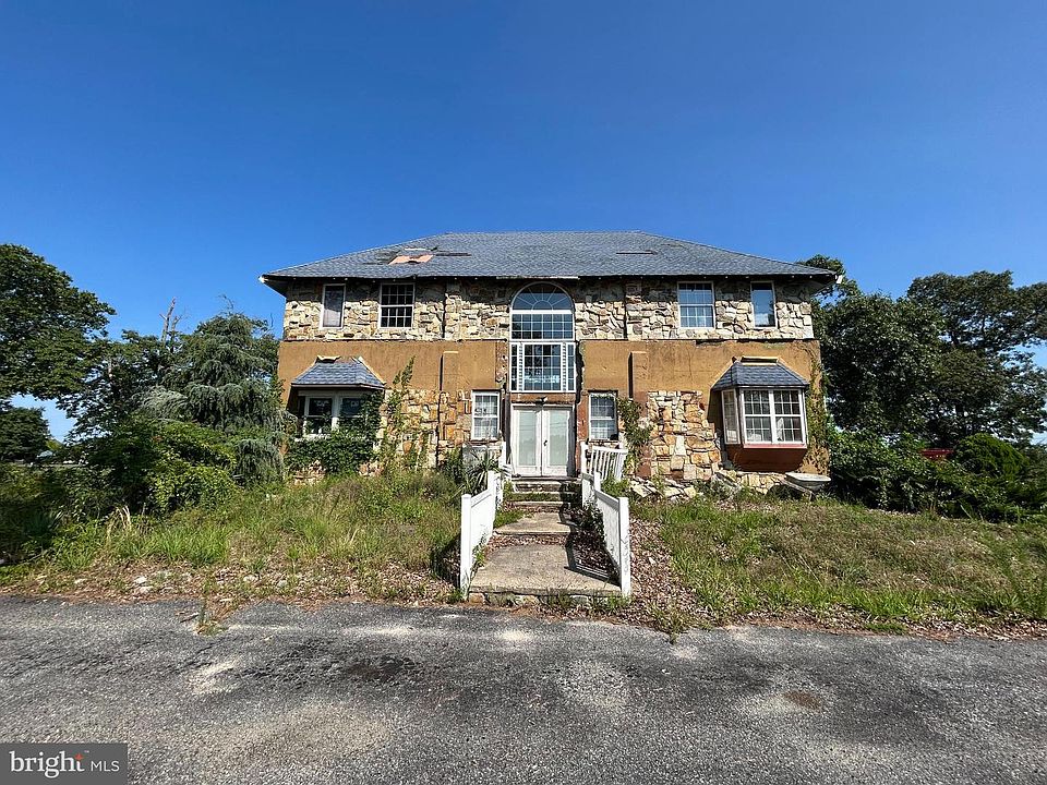 1st image of 729 Pleasant Mills Rd