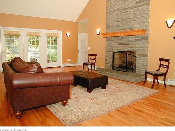 4th image of 16 Birch Hill Dr