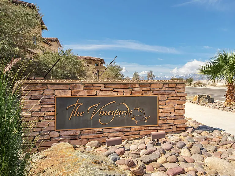 Vineyards at Palm Desert Apartment Homes — Photo 18