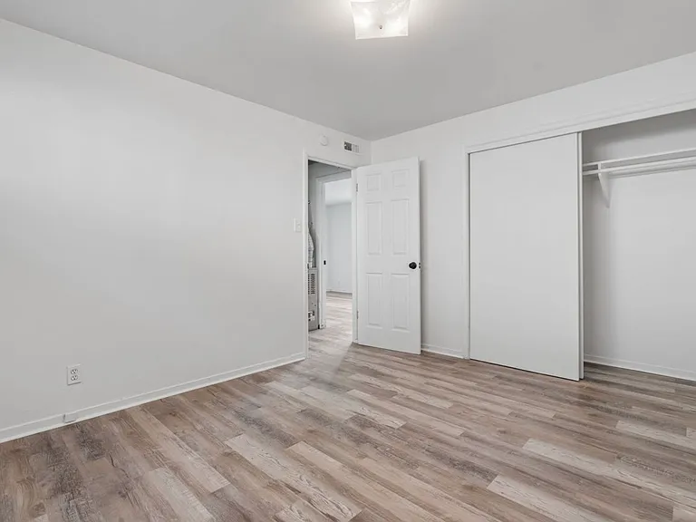 171 E 4500 S — Photo 21