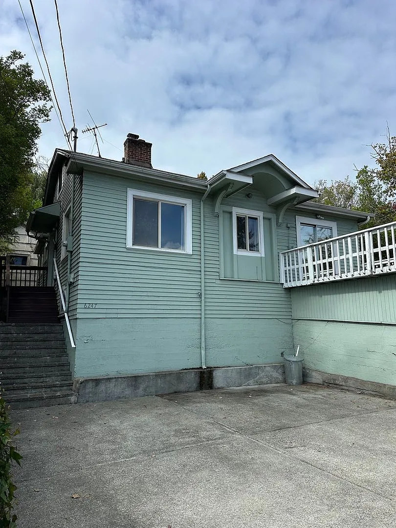 Nice 6 bed/2baths-2 kitchens and 2 set washer/dryer house for rent. — Photo 2