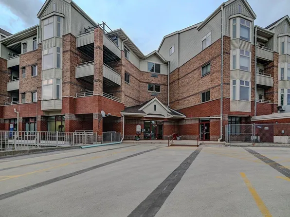 301 Harbour Town Dr APT 227, Madison, WI 53717