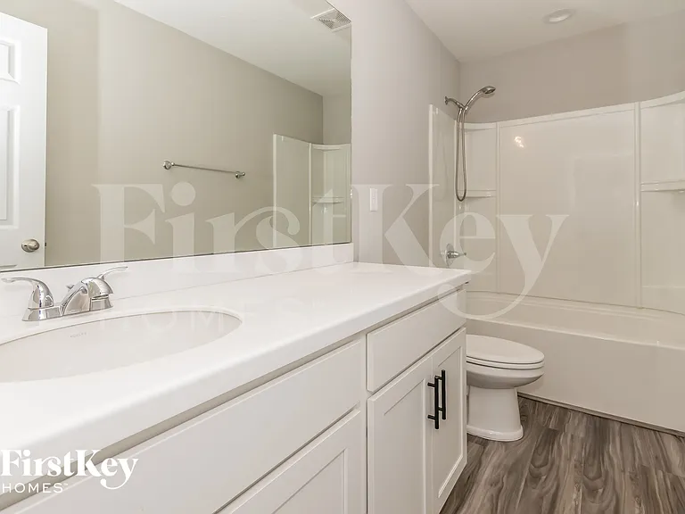 2081 Amberly Dr — Photo 14