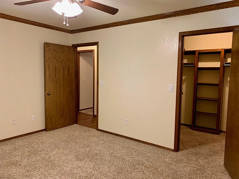 1419 Pickford Ln — Photo 34