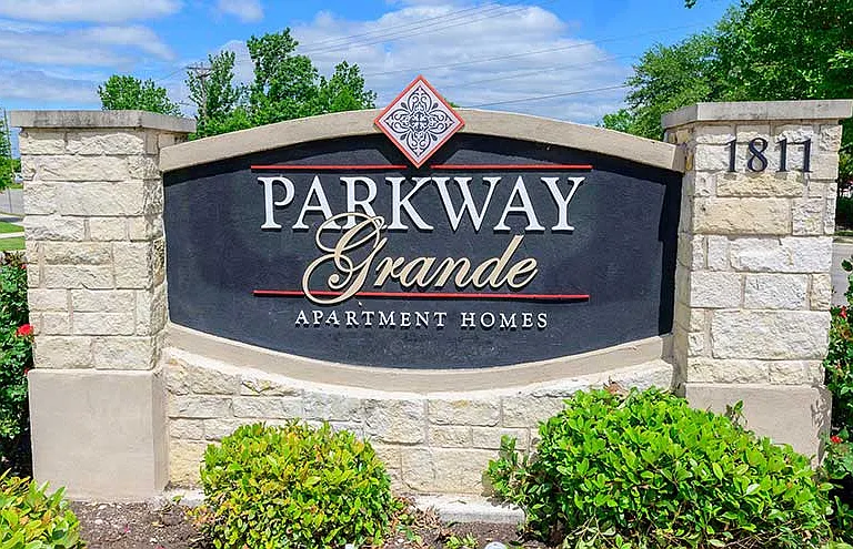 Parkway Grande, San Marcos, Texas