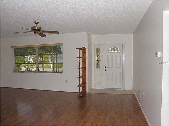 3rd image of 932 W Kathy Ct