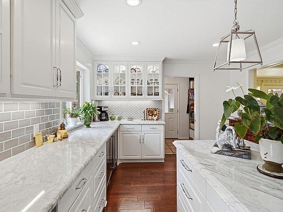 4th image of 18319 Hereford Ln