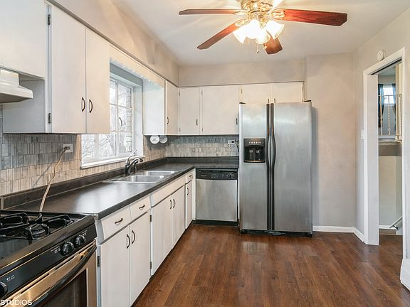 4th image of 140 Silver Ln